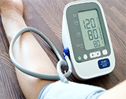 L'hypertension est mesurée gratuitement à l'association Tanwir optic.